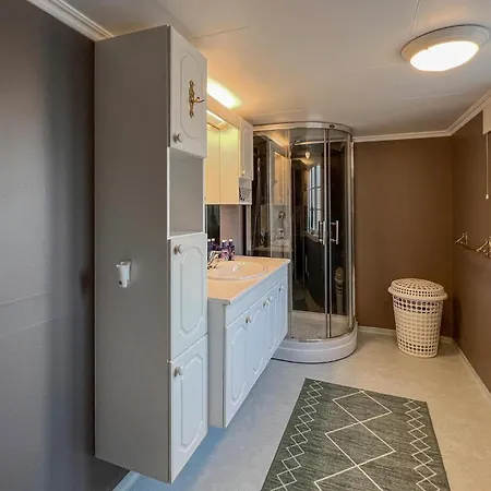 2 Bedroom Lovely In Feriehus