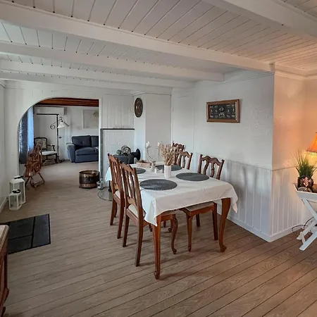 別荘 2 Bedroom Lovely In